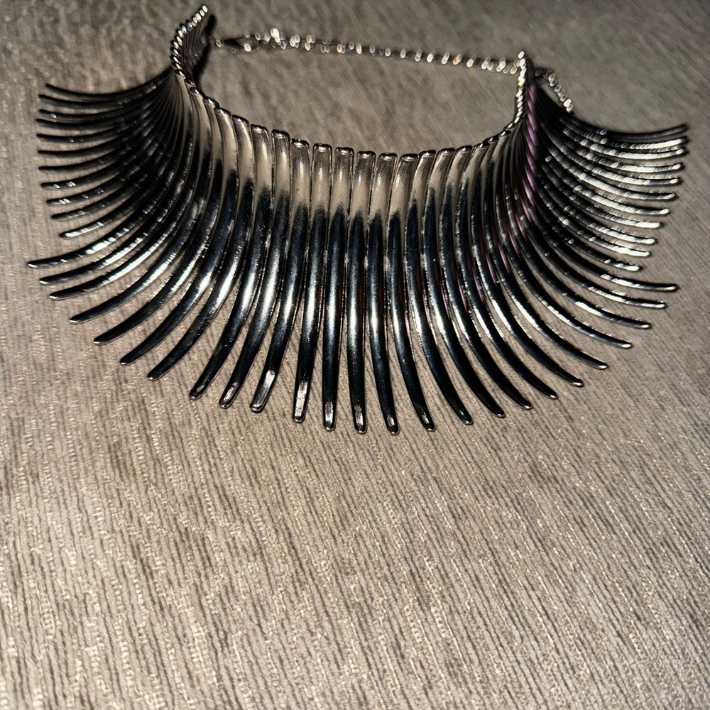 Choker necklace